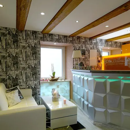 Wellnesshotel & Restaurant Hexenschopf 3* レーッフィンゲン